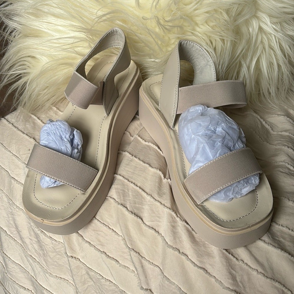 Never Worn Sandals 👡